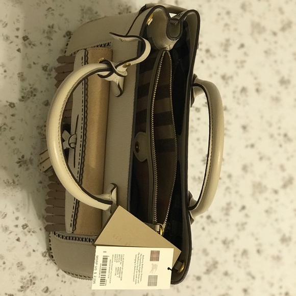 Burberry- Limestone Banner - Picture 2 of 4